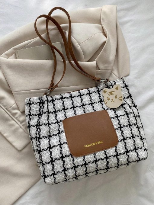 Plaid Shoulder Bag For Women, Large Capacity, Fashionable Commuting Plaid Casual Tote Bag With Pendant - Image 4