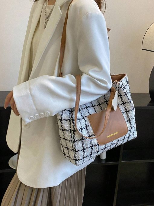 Plaid Shoulder Bag For Women, Large Capacity, Fashionable Commuting Plaid Casual Tote Bag With Pendant - Image 7