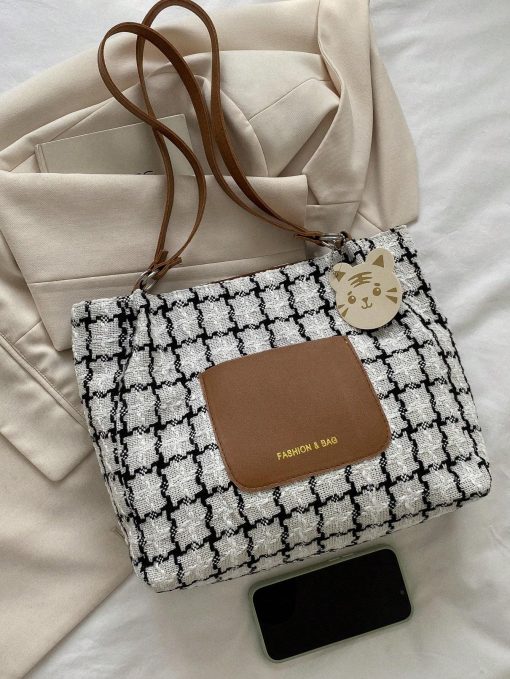 Plaid Shoulder Bag For Women, Large Capacity, Fashionable Commuting Plaid Casual Tote Bag With Pendant - Image 5