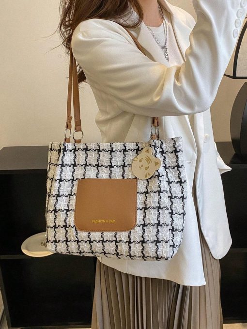 Plaid Shoulder Bag For Women, Large Capacity, Fashionable Commuting Plaid Casual Tote Bag With Pendant - Image 3